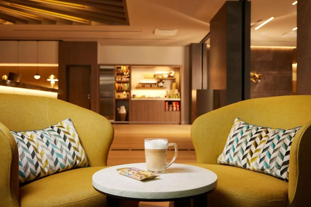 Adina Apartment Hotel Düsseldorf Almanya